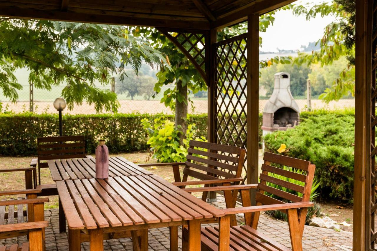 モンテラード Il Casale Di Nonno Guido Bed & Breakfast エクステリア 写真